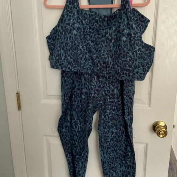 Women's Blue Leopard Print Sports Bra and Legging set - Picture 6 of 10